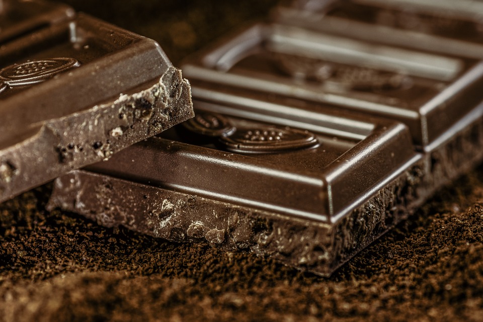 Dark Chocolate to gain weight, Dark Chocolate for weight gain, best foods to gain weight, foods to gain weight, healthy foods to gain weight fast, weight gain foods 